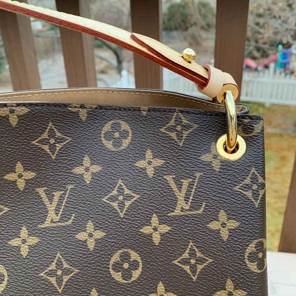 Sold - New Louis Vuitton Graceful MM - Picture 5 of 16